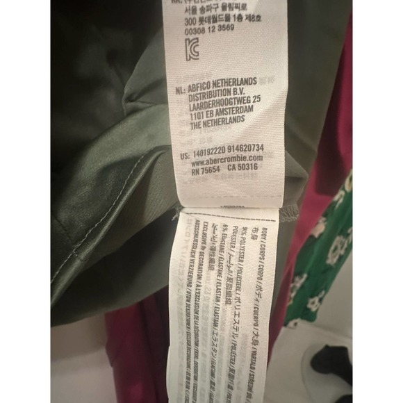 ❌SOLD!❌ ABERCROMBIE & Fitch Satin Long Sleeve Blouse With Hook & Eye Closure - Picture 2 of 2